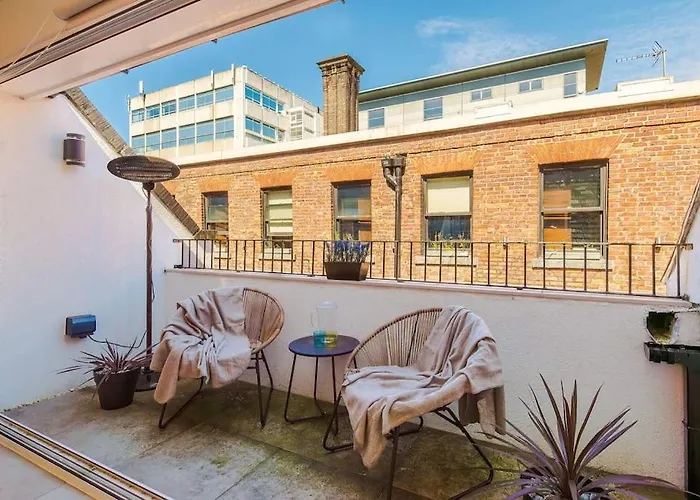 Incredible 3Bed Townhouse, Rooftop Patio, Sleeps 6